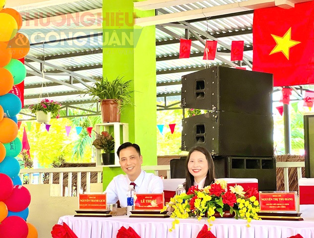 Ông Nguyễn Thanh Lịch - Phó Chủ tịch UBND phường Liên Chiểu tại trường Mầm non số 2 Hoà Liên. Ông Nguyễn Thanh Lịch - Phó Chủ tịch UBND phường Liên Chiểu tại trường Mầm non số 2 Hoà Liên.