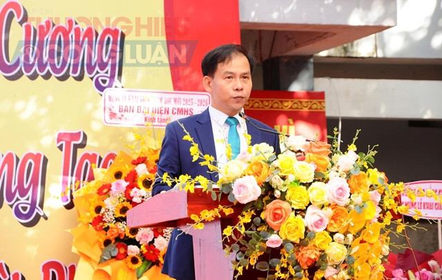 Thầy Phạm Viết Hùng, Hiệu trưởng Trường THCS Lương Thế Vinh, phường Hòa Khánh. Thầy Phạm Viết Hùng, Hiệu trưởng Trường THCS Lương Thế Vinh, phường Hòa Khánh.