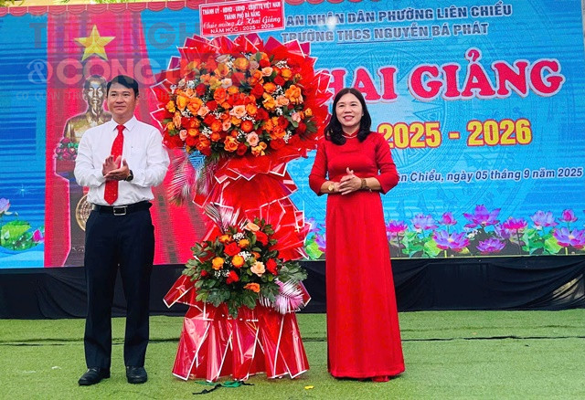 Bí thư, Chủ tịch HĐND Nguyễn Đình Khánh Vân. Bí thư, Chủ tịch HĐND Nguyễn Đình Khánh Vân.