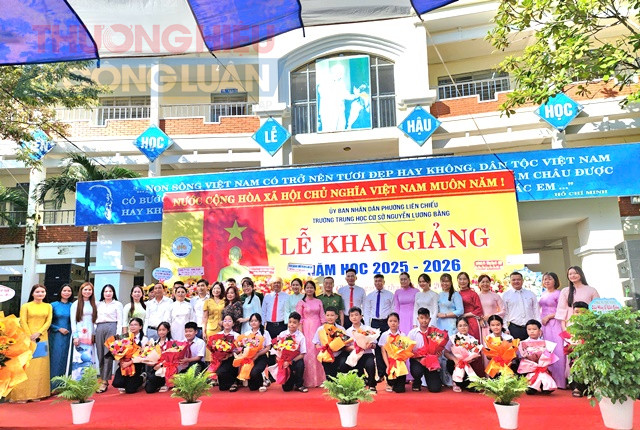 Ảnh lưu niệm lễ khai giảng năm học mới. Ảnh lưu niệm lễ khai giảng năm học mới.