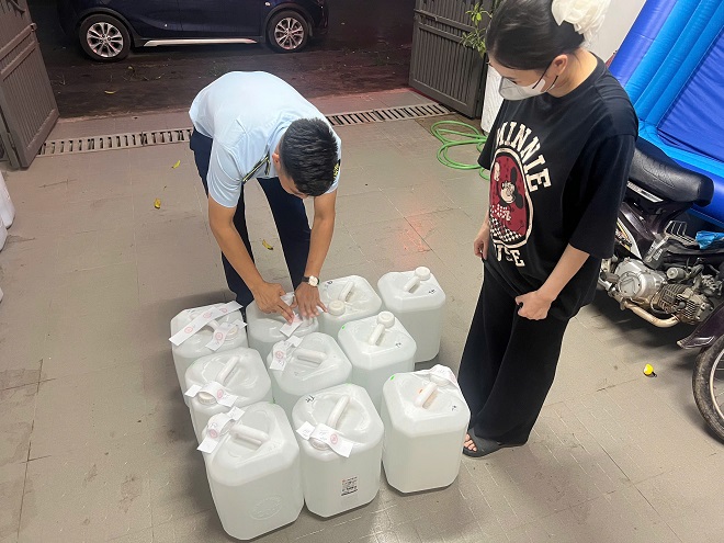 Một phụ nữ ở Thái Nguyên bị phạt 17 triệu đồng do kinh doanh rượu không rõ nguồn gốc