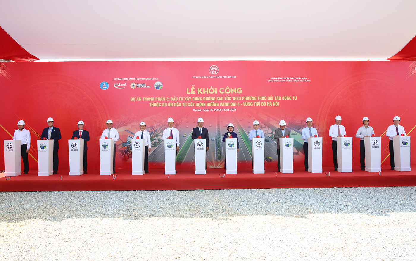 Khởi công đường cao tốc thuộc Dự án đầu tư xây dựng đường Vành đai 4 - Vùng thủ đô Hà Nội