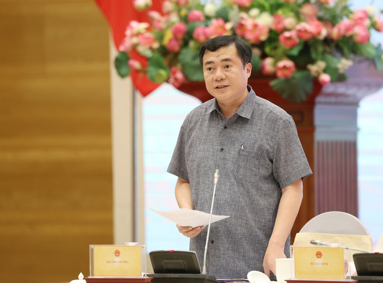 Thứ trưởng Bộ Công Thương Nguyễn Sinh Nhật Tân thông tin về tình hình xuất khẩu hàng hóa - Ảnh: VGP Thứ trưởng Bộ Công Thương Nguyễn Sinh Nhật Tân thông tin về tình hình xuất khẩu hàng hóa - Ảnh: VGP