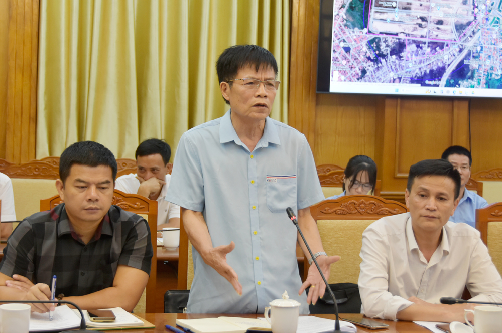 Đại diện chủ đầu tư Cụm công nghiệp làng nghề Mẫn Xá (xã Văn Môn) nêu kiến nghị với UBND tỉnh. Đại diện chủ đầu tư Cụm công nghiệp làng nghề Mẫn Xá (xã Văn Môn) nêu kiến nghị với UBND tỉnh.