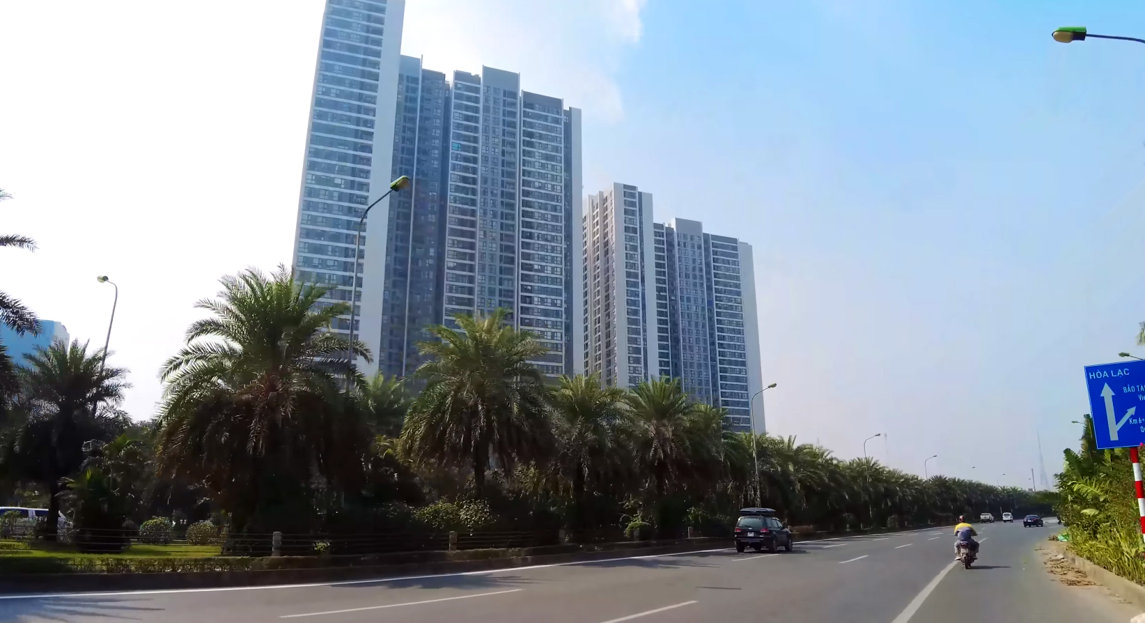 Một góc Đại lộ Thăng Long.