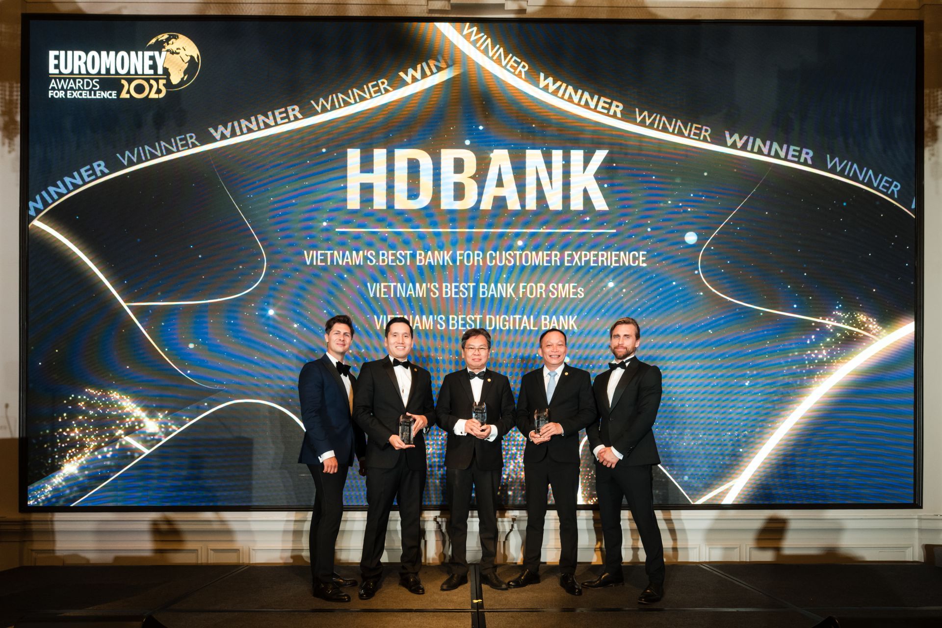 HDBank lập “hat-trick” giải thưởng Euromoney 2025, khẳng định vị thế quốc tế của ngân hàng Việt