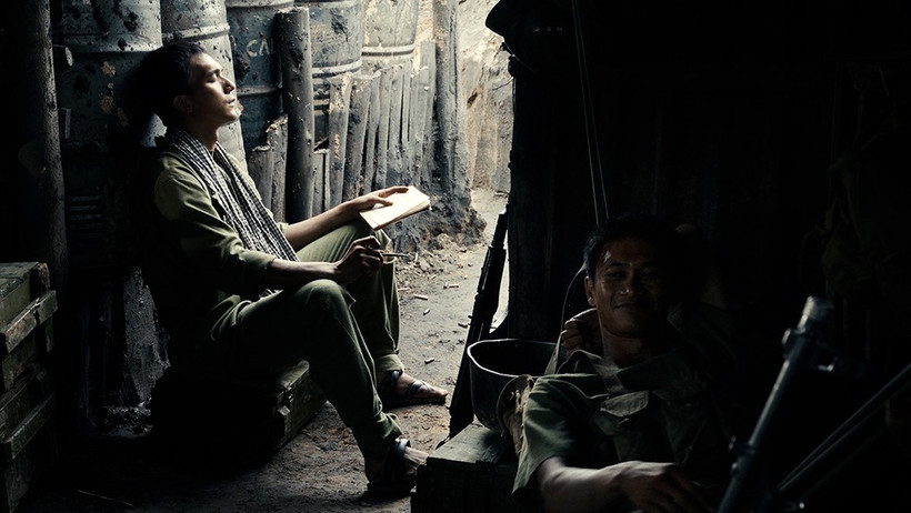 “Mưa đỏ” chính thức vượt mốc 500 tỷ đồng, lọt top 3 phim doanh thu cao nhất trong lịch sử