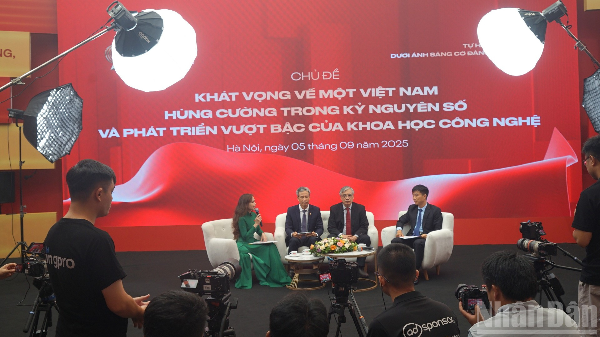 Toàn cảnh tọa đàm. (Ảnh: TRUNG HƯNG) Toàn cảnh tọa đàm. (Ảnh: TRUNG HƯNG)