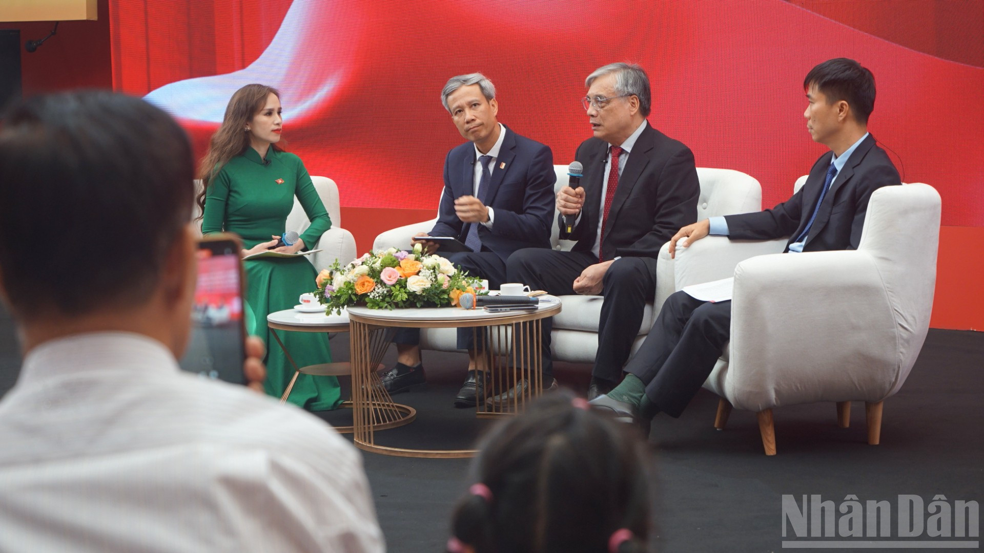 PGS, TS Trần Đình Thiên nhấn mạnh chiến lược PGS, TS Trần Đình Thiên nhấn mạnh chiến lược