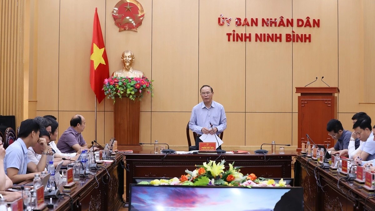 Ông Phùng Đức Tiến, Thứ trưởng Bộ Nông nghiệp và Môi trường Phó Trưởng Ban Chỉ đạo quốc gia về IUU, ghi nhận nỗ lực của Ninh Bình và người dân trong việc phát triển bền vững ngành thủy sản Ông Phùng Đức Tiến, Thứ trưởng Bộ Nông nghiệp và Môi trường Phó Trưởng Ban Chỉ đạo quốc gia về IUU, ghi nhận nỗ lực của Ninh Bình và người dân trong việc phát triển bền vững ngành thủy sản