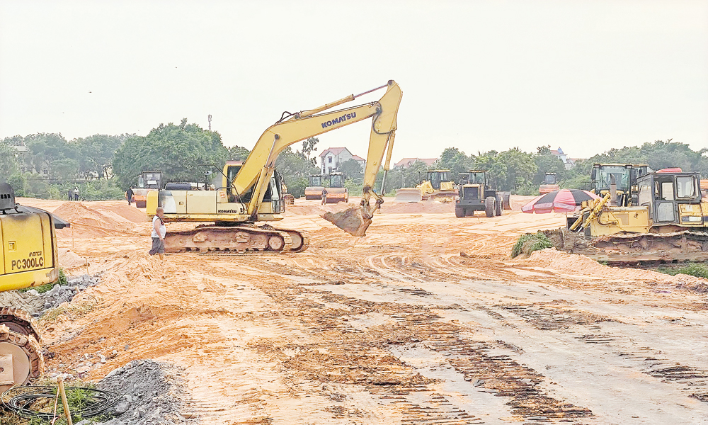 Đơn vị thi công tập trung phương tiện, nhân lực đẩy nhanh tiến độ xây dựng Cảng hàng không quốc tế Gia Bình. Đơn vị thi công tập trung phương tiện, nhân lực đẩy nhanh tiến độ xây dựng Cảng hàng không quốc tế Gia Bình.