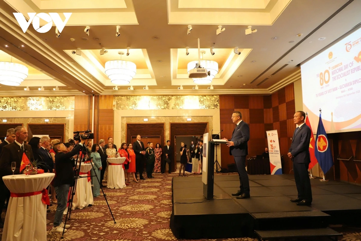 Bộ trưởng Ladislav Kamenický phát biểu tại buổi lễ.