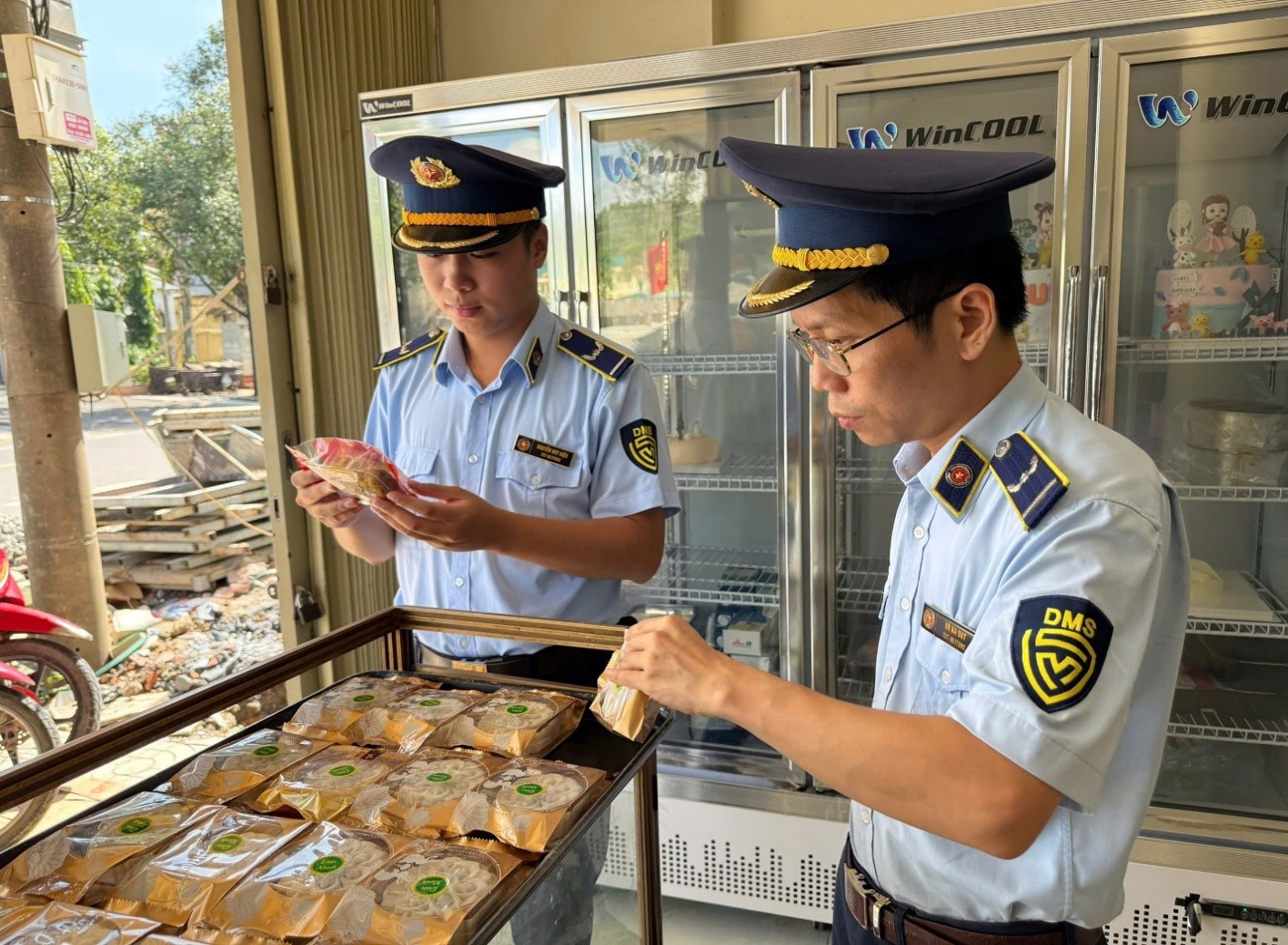 Lực lượng Quản lý thị trường Thanh Hóa tăng cường kiểm tra, kiểm soát thị trường trong dịp Tết Trung thu 2025