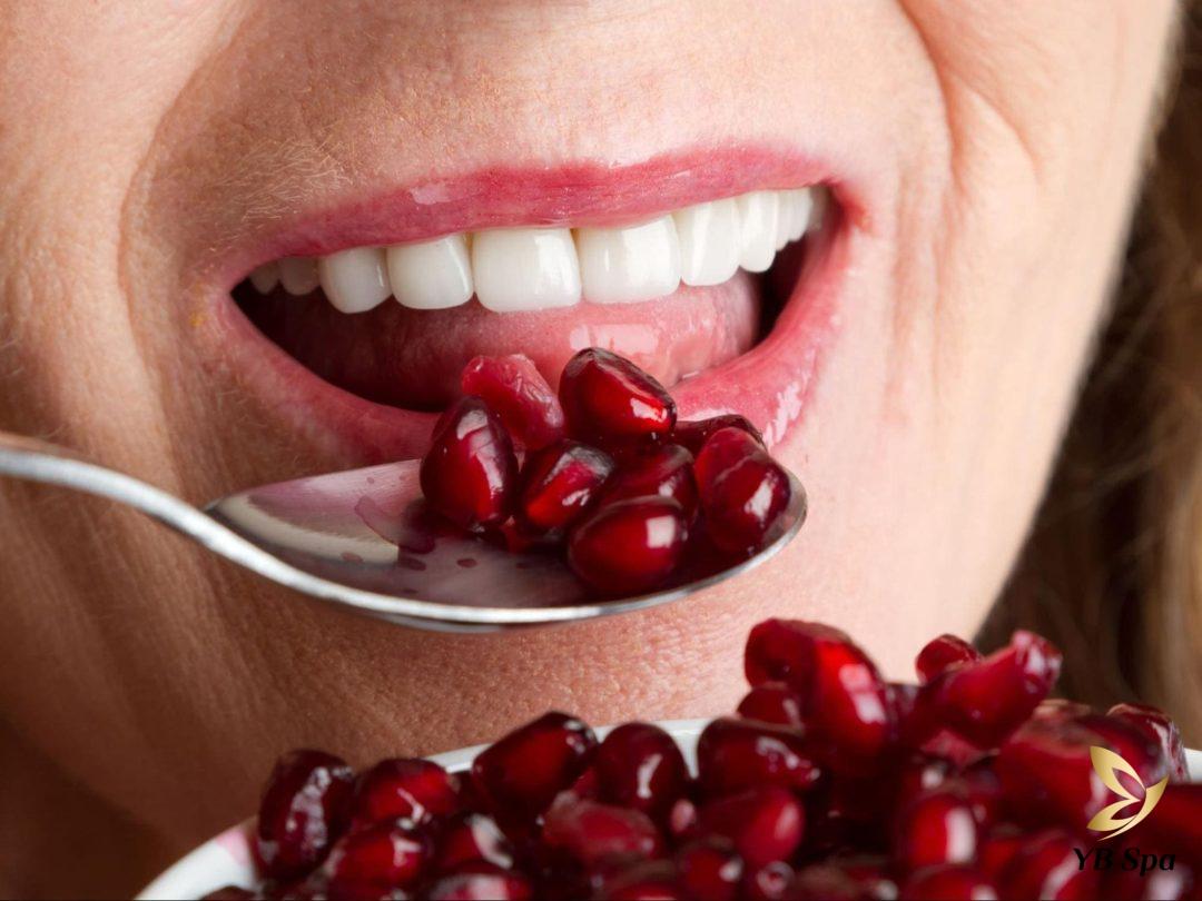 Dù không phổ biến nhưng một số người có thể bị dị ứng với quả lựu. (Ảnh minh họa) Dù không phổ biến nhưng một số người có thể bị dị ứng với quả lựu. (Ảnh minh họa)