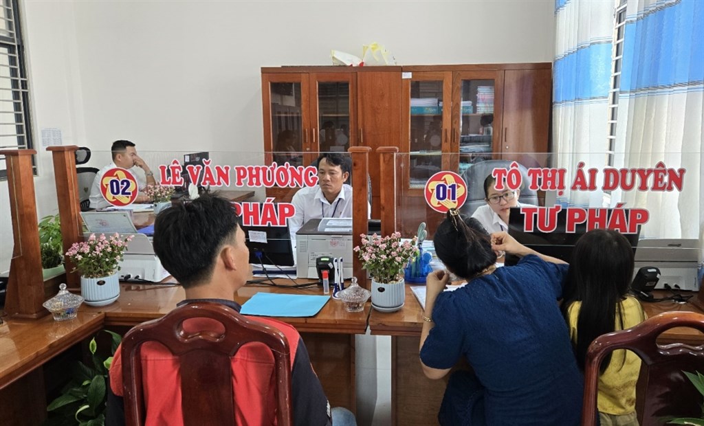 Các đơn vị, địa phương tập trung thực hiện tốt các chỉ tiêu trong giải quyết thủ tục hành chính trực tuyến. Các đơn vị, địa phương tập trung thực hiện tốt các chỉ tiêu trong giải quyết thủ tục hành chính trực tuyến.