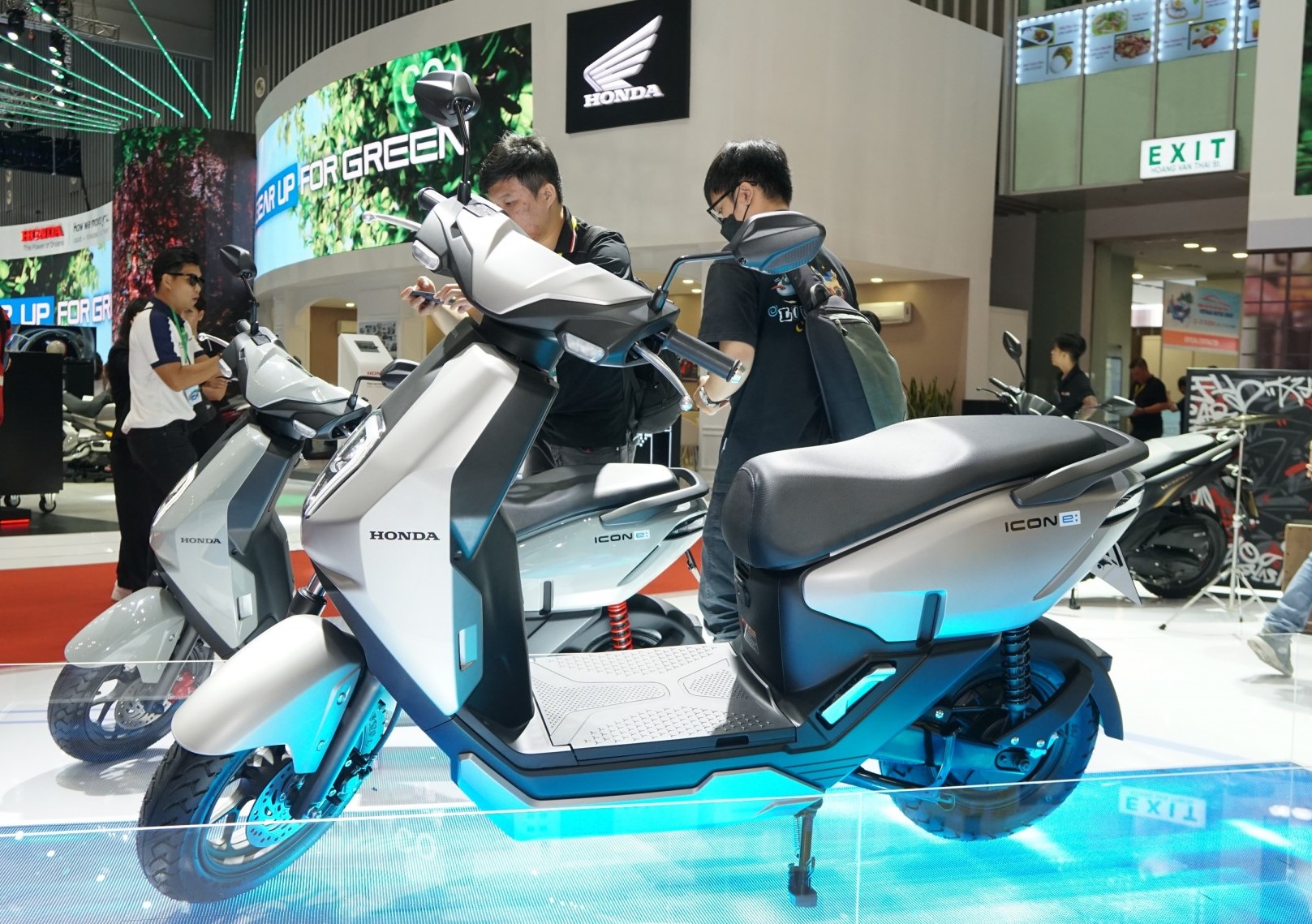 Xe máy điện Honda ICON e: dành cho học sinh, sinh viên. Ảnh: KT