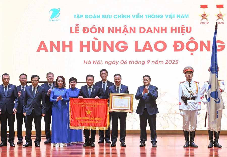 Thay mặt Lãnh đạo Đảng, Nhà nước, Thủ tướng Chính phủ Phạm Minh Chính đã trao danh hiệu Anh hùng Lao động tặng Tập đoàn VNPT Thay mặt Lãnh đạo Đảng, Nhà nước, Thủ tướng Chính phủ Phạm Minh Chính đã trao danh hiệu Anh hùng Lao động tặng Tập đoàn VNPT