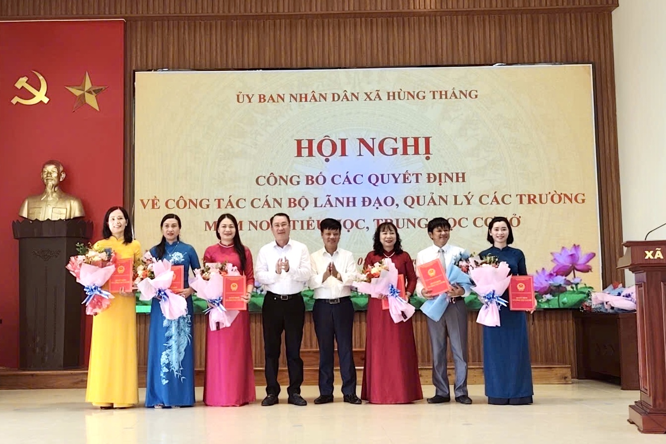 Xã Hùng Thắng công bố Quyết định về công tác cán bộ các trường học