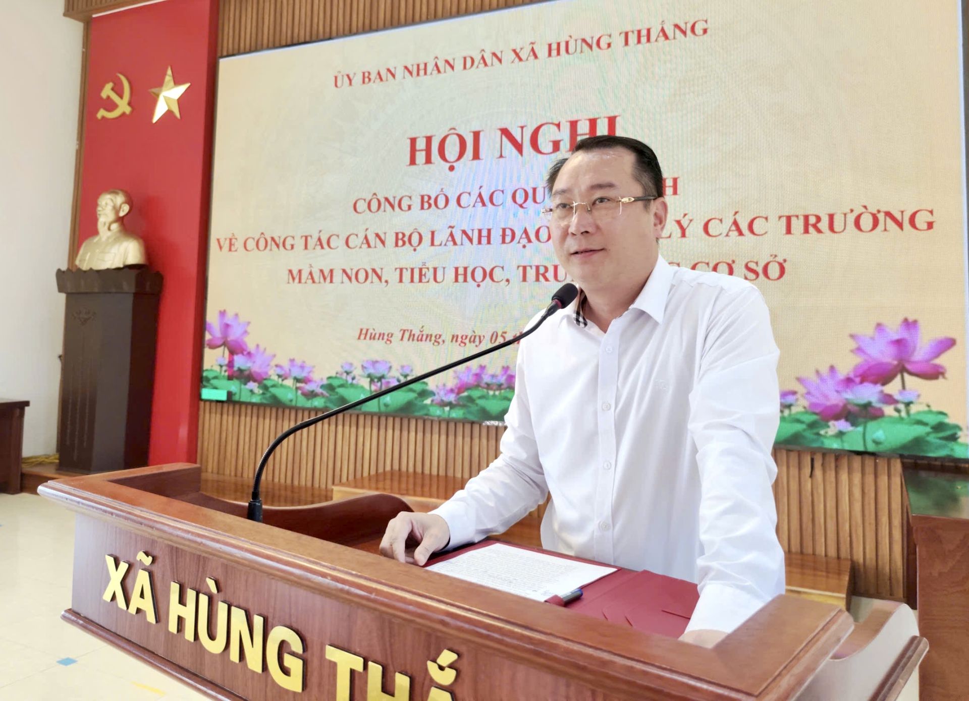 Đồng chí Đỗ Mạnh Hiếu, Bí Thư Đảng ủy, Chủ tịch HĐND xã phát biểu tại Hội nghị. Đồng chí Đỗ Mạnh Hiếu, Bí Thư Đảng ủy, Chủ tịch HĐND xã phát biểu tại Hội nghị.