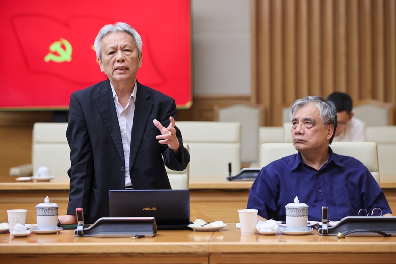 Tiến sĩ Nguyễn Sĩ Dũng, nguyên Phó Chủ nhiệm Văn phòng Quốc hội, Thành viên Hội đồng Tư vấn chính sách phát biểu - Ảnh: VGP/Nhật Bắc