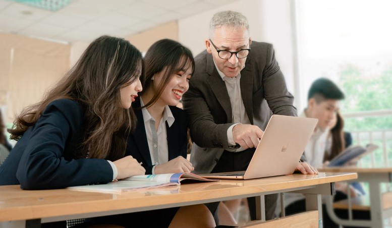 Sinh viên theo học chương trình đào tạo Cử nhân quốc tế