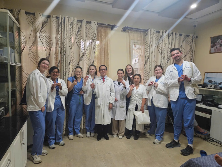 GS.TSKH. Dương Quý Sỹ hướng dẫn thực tập y học giấc ngủ cho sinh viên Pháp và Mỹ tại Lâm Đồng