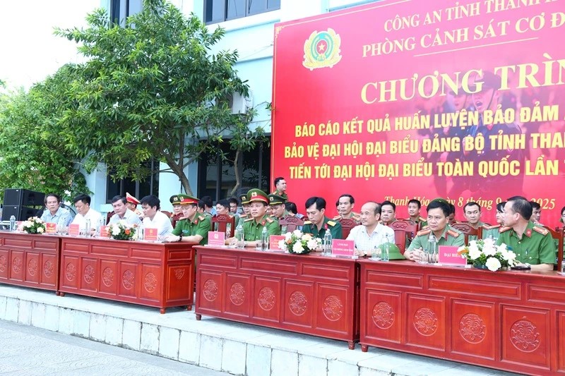 Các đại biểu tham dự chương trình