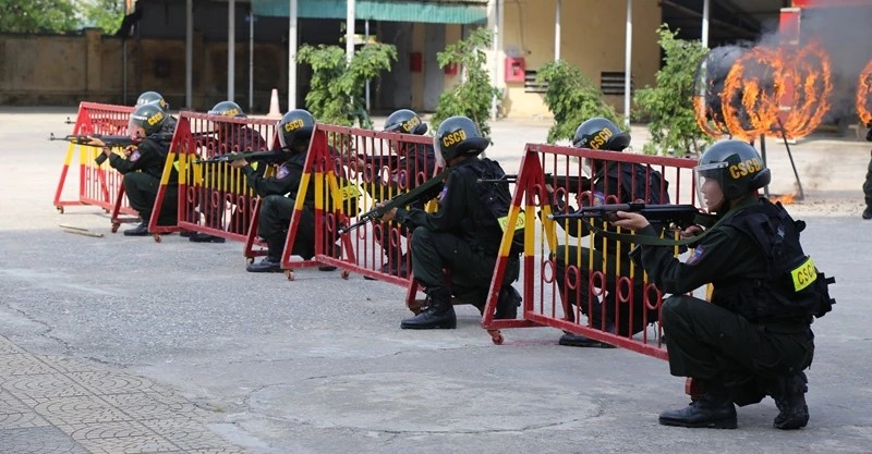 Các chiến sĩ tham gia tập luyện tình huống giả định