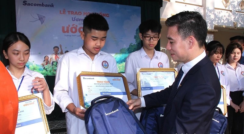 Sacombank - Chi nhánh Thanh Hóa trao học bổng “Ươm mầm cho những ước mơ”