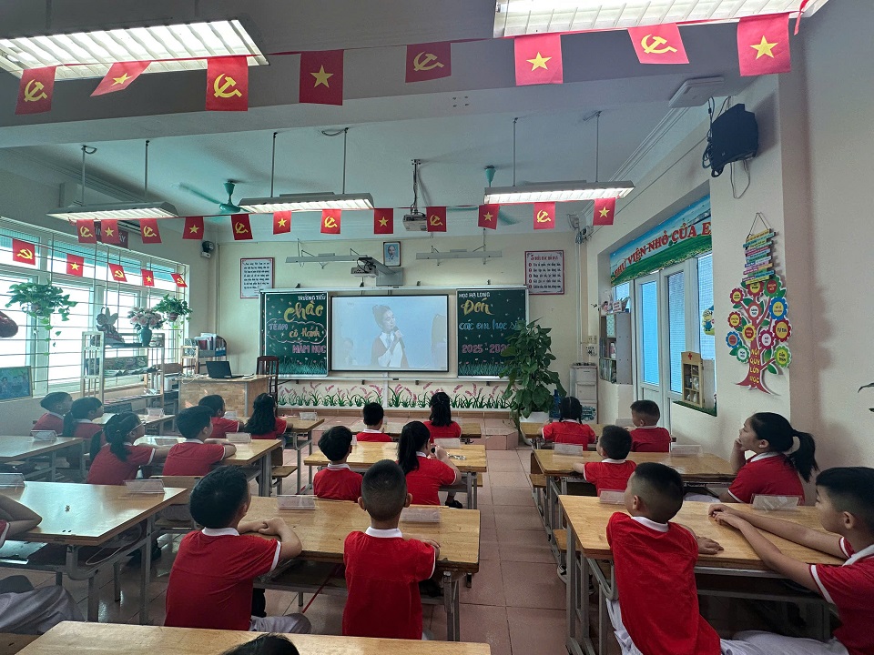 Phòng học thông minh tại Trường TH - THCS - THPT Văn Lang Phòng học thông minh tại Trường TH - THCS - THPT Văn Lang