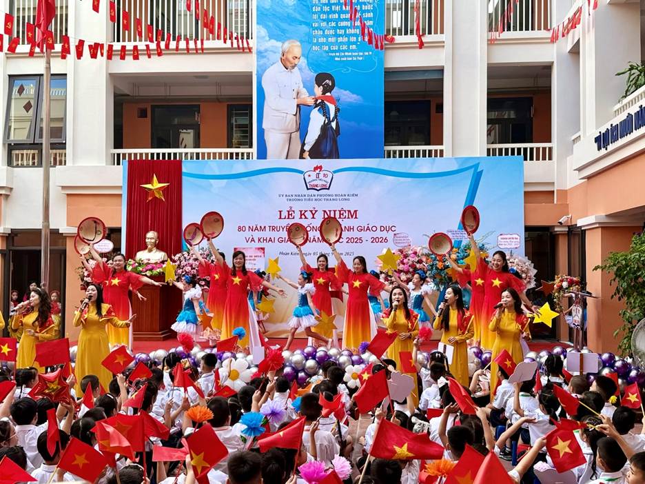 Lễ khai giảng năm học mới 2025 - 2026 của Trường tiểu học Thăng Long (Hoàn Kiếm, Hà Nội). Ảnh: Tuấn Ngọc