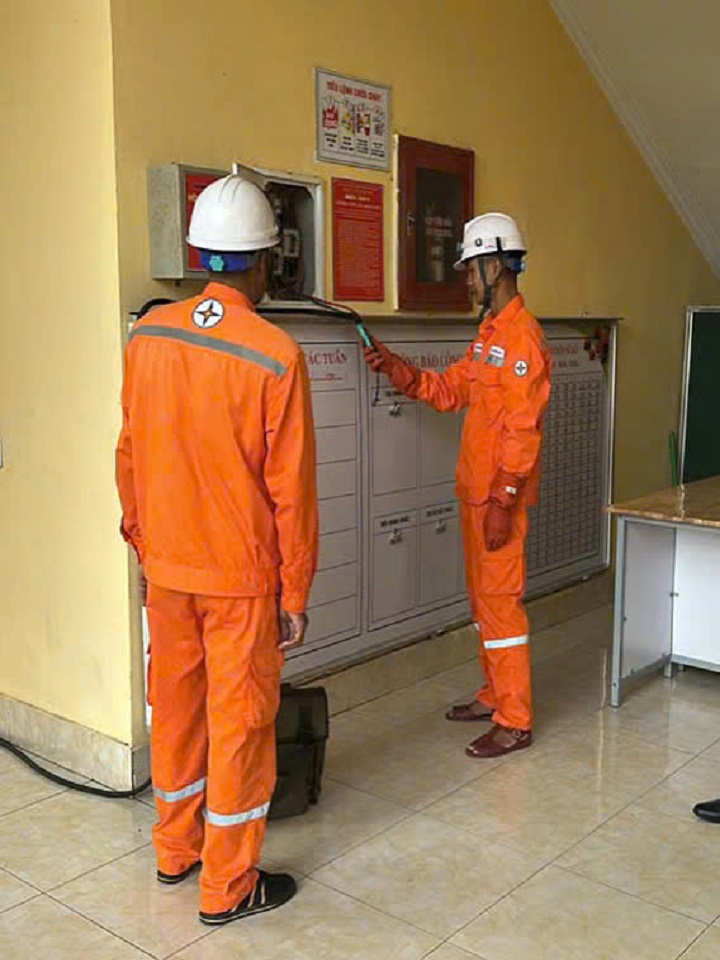 Kiểm tra hệ thống điện tại Trường THPT Trần Phú Kiểm tra hệ thống điện tại Trường THPT Trần Phú