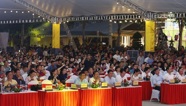 Các đại biểu tham dự chương trình.