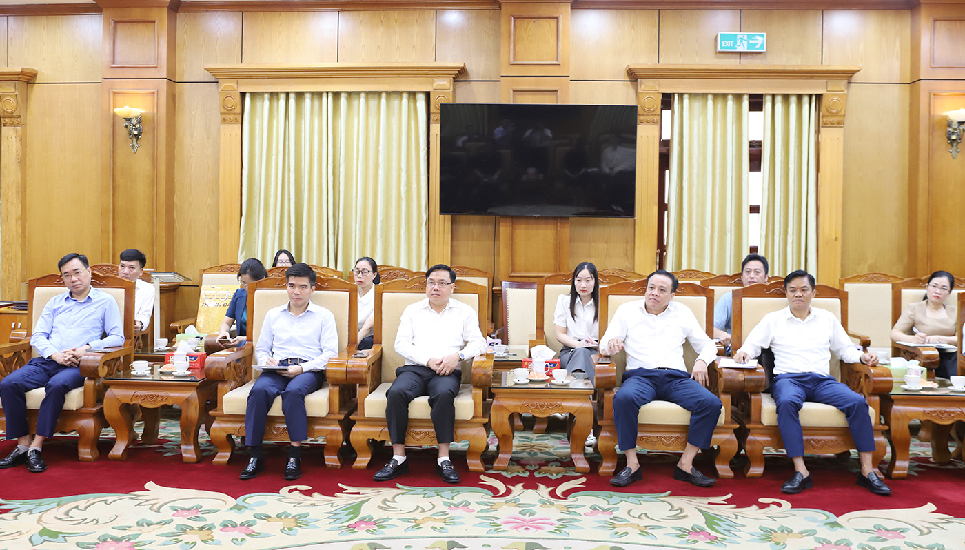 Đại diện lãnh đạo sở, cơ quan, đơn vị dự buổi tiếp.