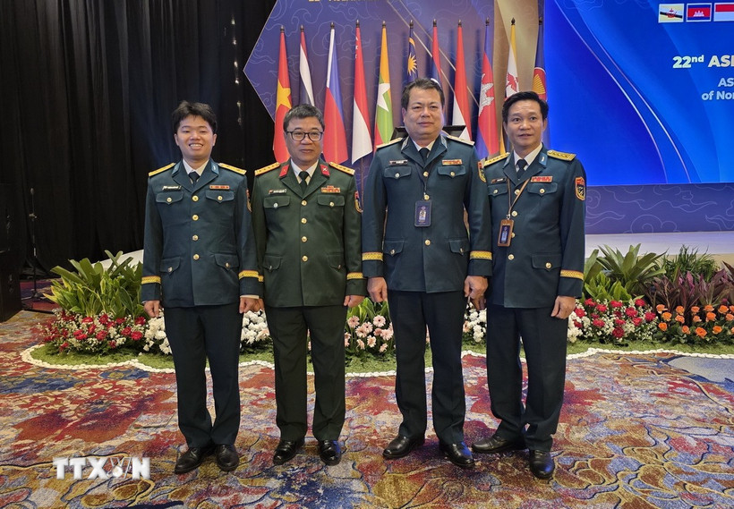 Đoàn Việt Nam tham dự AACC-22 tại Jakarta do Thiếu tướng Vũ Hồng Sơn, Tư lệnh Quân chủng Phòng không-Không quân, làm trưởng đoàn. (Ảnh: Minh Thái/TTXVN)
