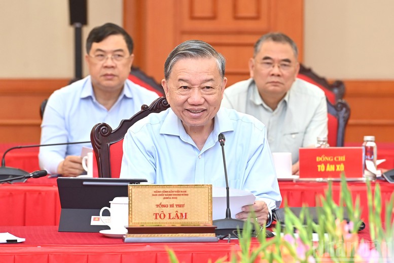 Tổng Bí thư Tô Lâm phát biểu chỉ đạo tại cuộc làm việc - Ảnh: Báo Nhân dân