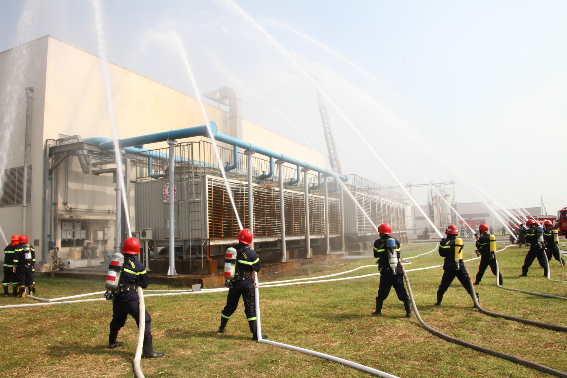 Diễn tập phương án chữa cháy, cứu nạn cứu hộ tại Công ty TNHH Sản xuất lốp xe Bridgestone Việt Nam