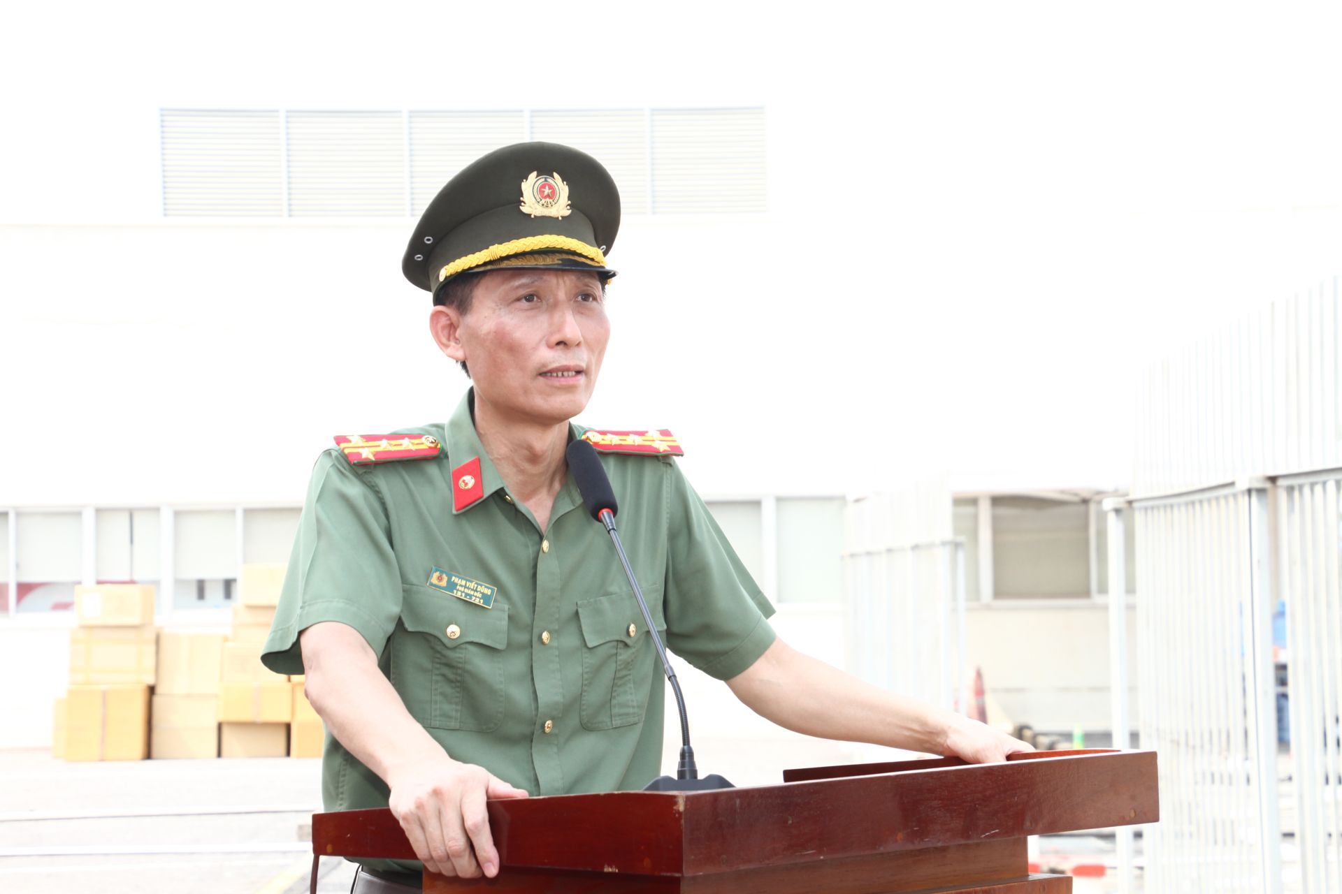 Đại tá Phạm Viết Dũng, Phó Giám đốc Công an Thành phố Hải Phòng phát biểu Đại tá Phạm Viết Dũng, Phó Giám đốc Công an Thành phố Hải Phòng phát biểu