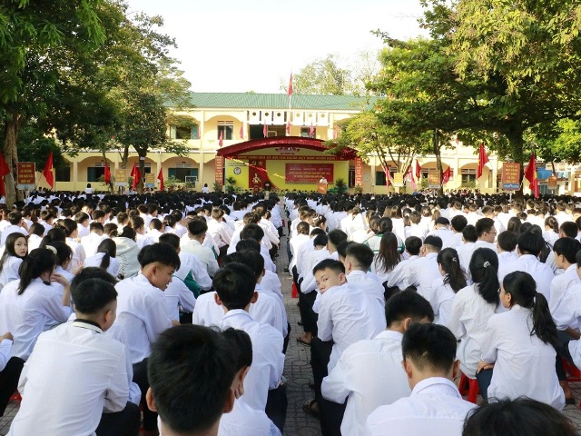 Hơn 1.500 học sinh THPT Con Cuông được tuyên truyền về tội phạm mua bán người