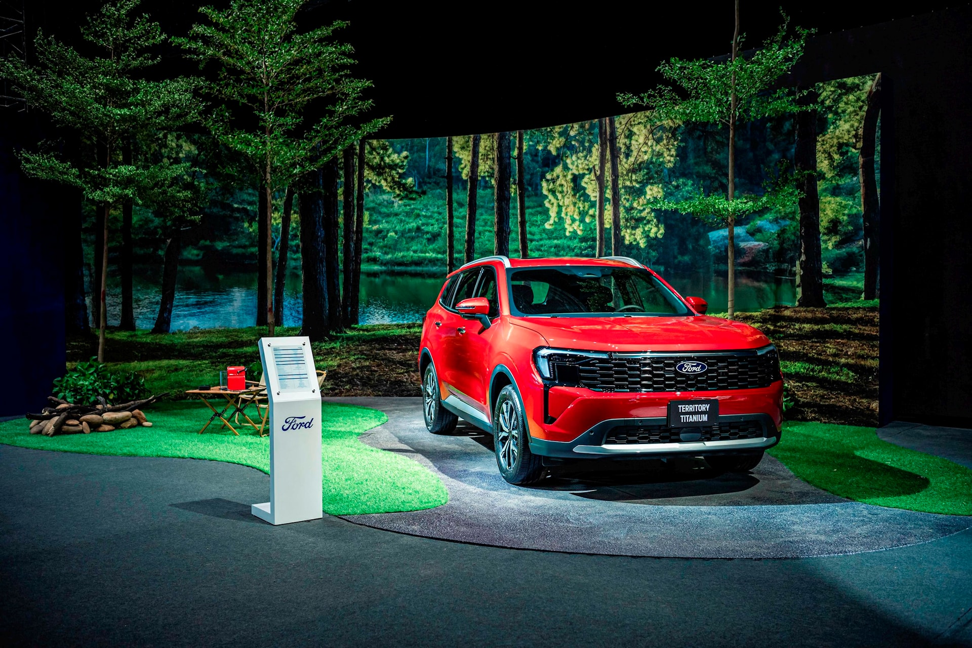 Mustang Mach-E vượt mặt bản xăng, chứng minh cuộc cách mạng xe điện của Ford