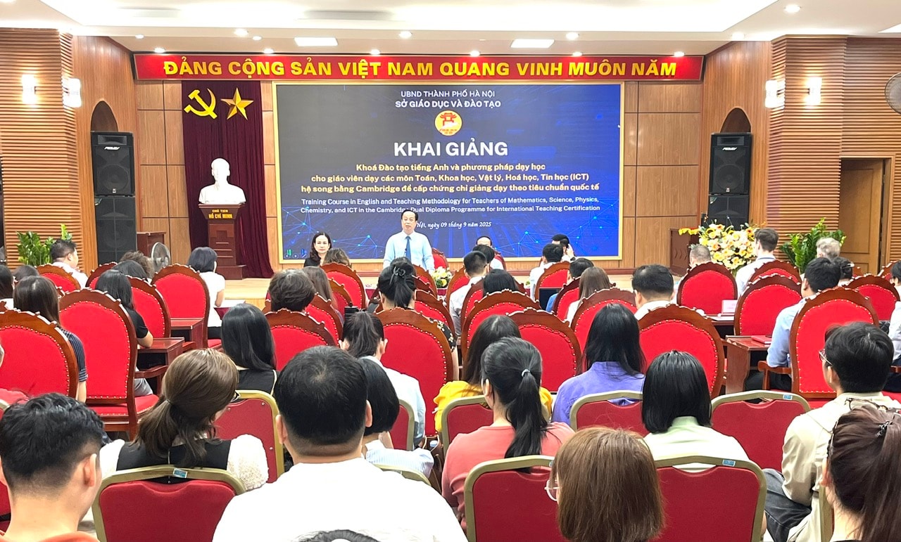 100 “hạt nhân tinh túy” của Hà Nội bước vào khóa đào tạo tiếng Anh, dạy song bằng Cambridge