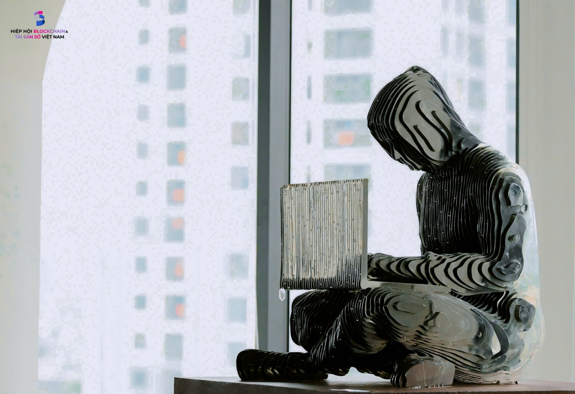 Tượng Satoshi được VBA công bố là phiên bản “tan biến”