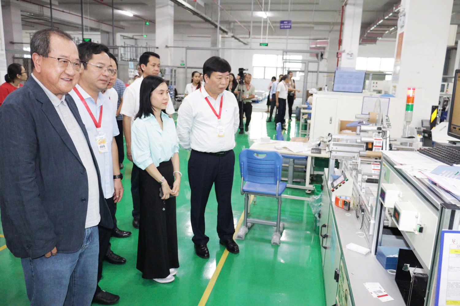 Đoàn giám sát khảo sát thực tế tại Công ty. Đoàn giám sát khảo sát thực tế tại Công ty.