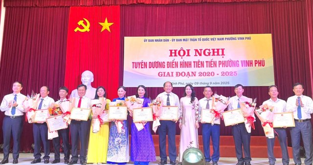 nhiều tập thể và cá nhân có thành tích xuất sắc được tôn vinh. nhiều tập thể và cá nhân có thành tích xuất sắc được tôn vinh.