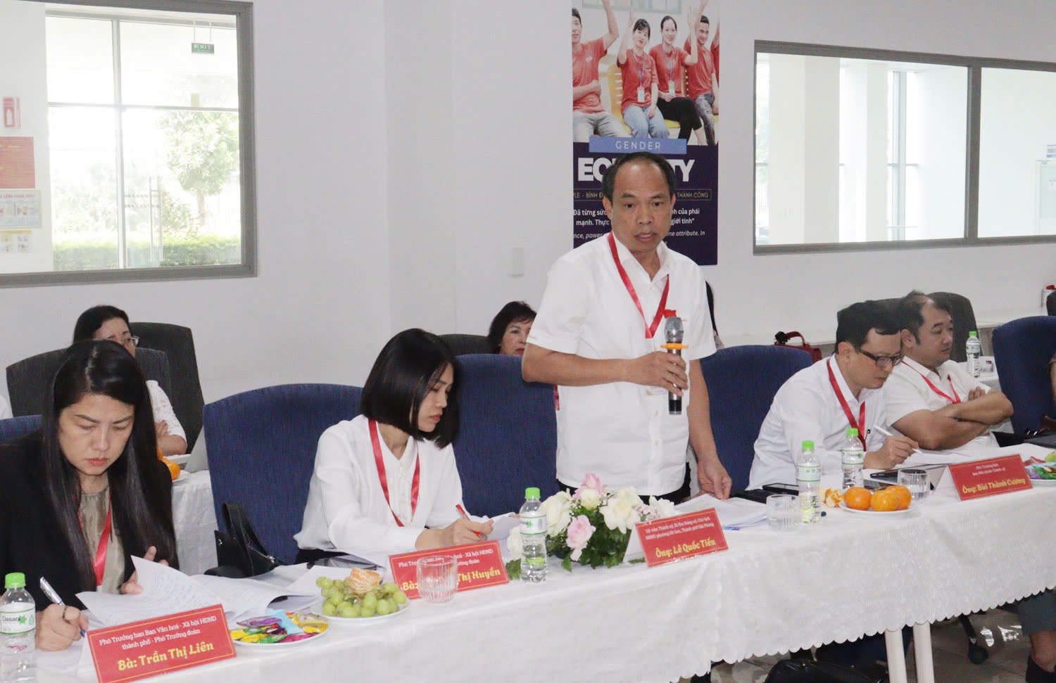 Thành viên Đoàn giám sát phát biểu tại cuộc làm việc. Thành viên Đoàn giám sát phát biểu tại cuộc làm việc.