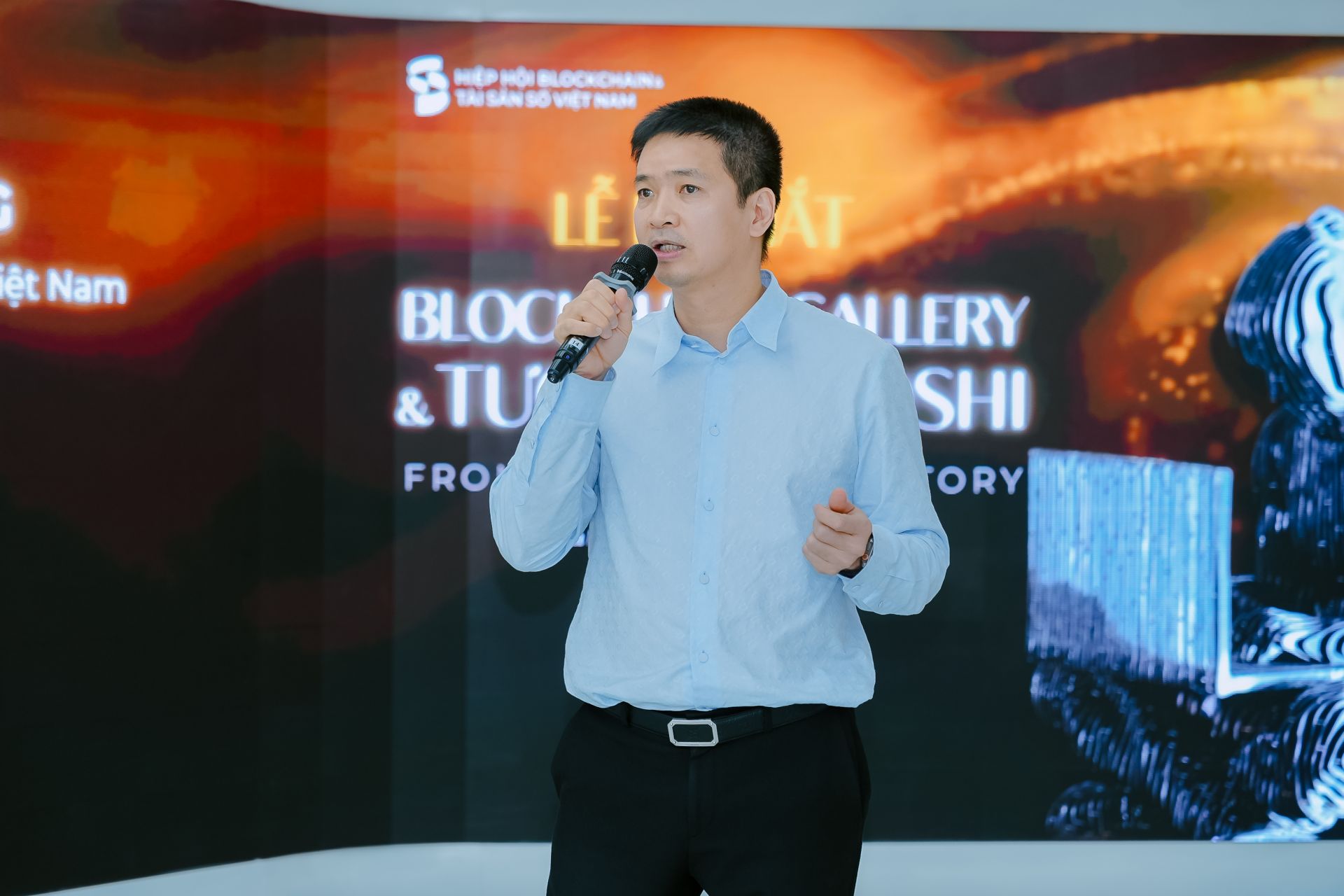 Ông Phan Đức Trung, Chủ tịch Hiệp hội Blockchain và Tài sản số Việt Nam, Chủ tịch Công ty 1Matrix, chia sẻ về ý nghĩa việc đặt tượng Satoshi dựa vào sông Hồng biểu trưng cho dòng chảy không ngừng của kinh tế số Việt Nam.