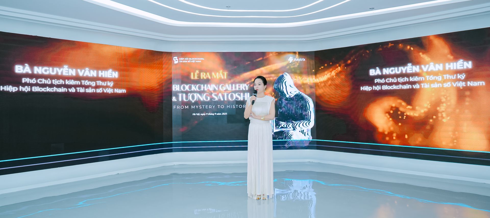 Bà Nguyễn Vân Hiền, Phó Chủ tịch kiêm Tổng Thư ký, Hiệp hội Blockchain và Tài sản số Việt Nam chia sẻ về Tượng Satoshi tại Việt Nam – biểu tượng văn hoá phi tập trung và khát vọng đổi mới sáng tạo.