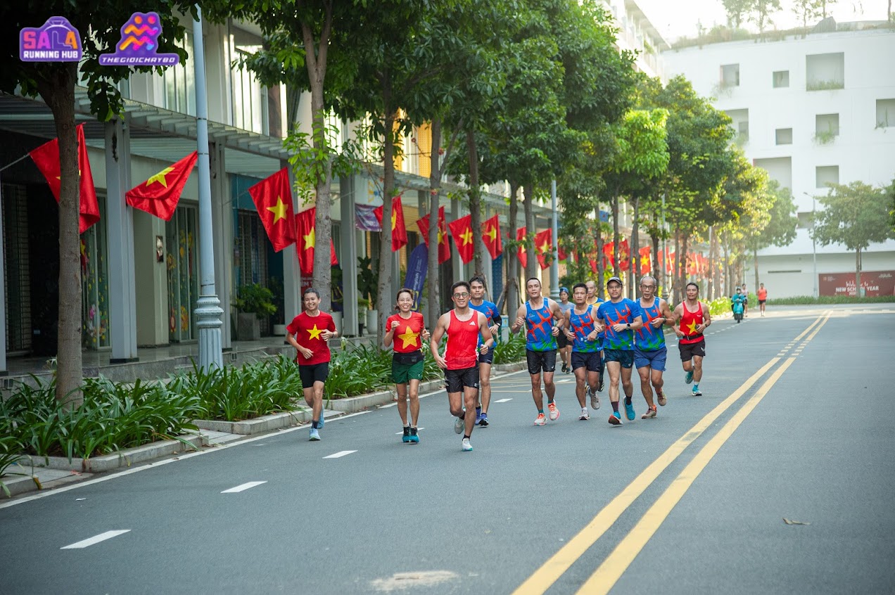 Các “chân chạy” sẽ được tiếp sức bằng các hộp sữa tươi ngon, dinh dưỡng. Ảnh: SRH