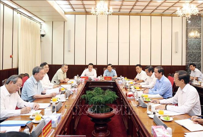 Tổng Bí thư Tô Lâm chủ trì cuộc họp về tình hình triển khai thực hiện Nghị quyết số 71 – NQ/TW ngày 22/8/2025 của Bộ Chính trị về đột phá phát triển Giáo dục và Đào tạo - Ảnh: TTXVN