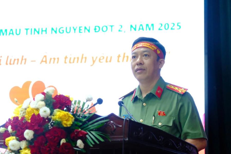 Đại tá Nguyễn Trung Kiên, Phó Giám đốc Công an tỉnh phát biểu tại chương trình.